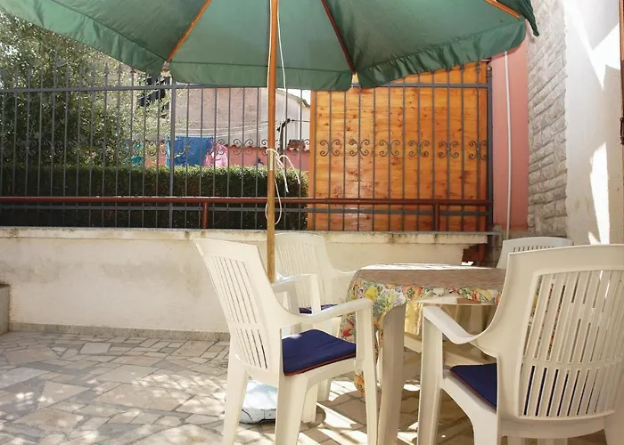 Vikendica Two-bedroom In Pula